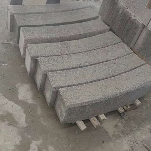 岳阳芝麻白弧形路牙石