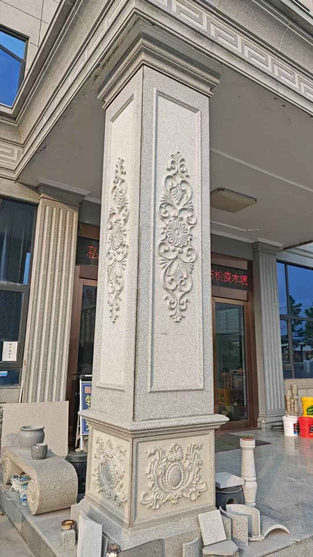岳阳芝麻白别墅雕刻柱子  黄金麻