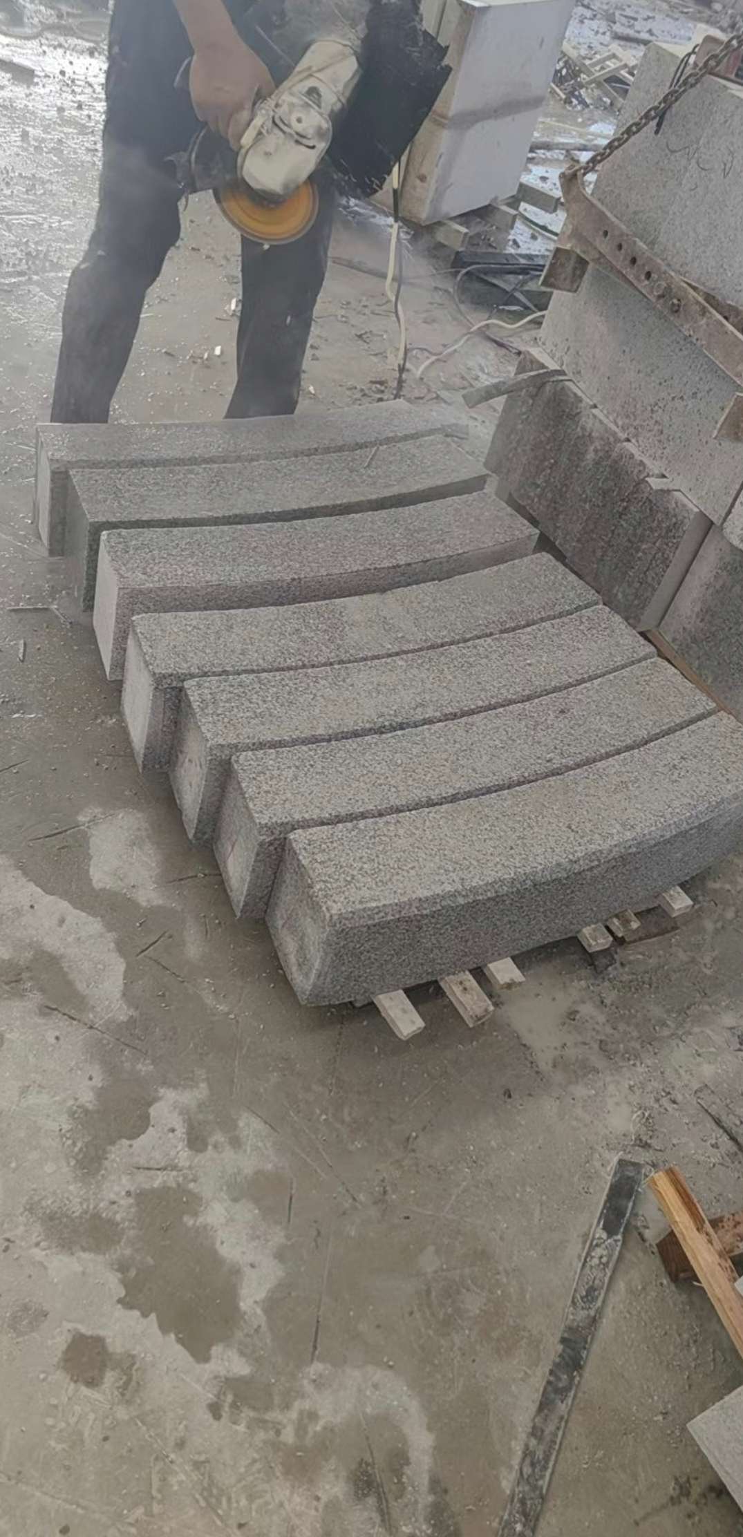 岳阳芝麻白弧形路牙石