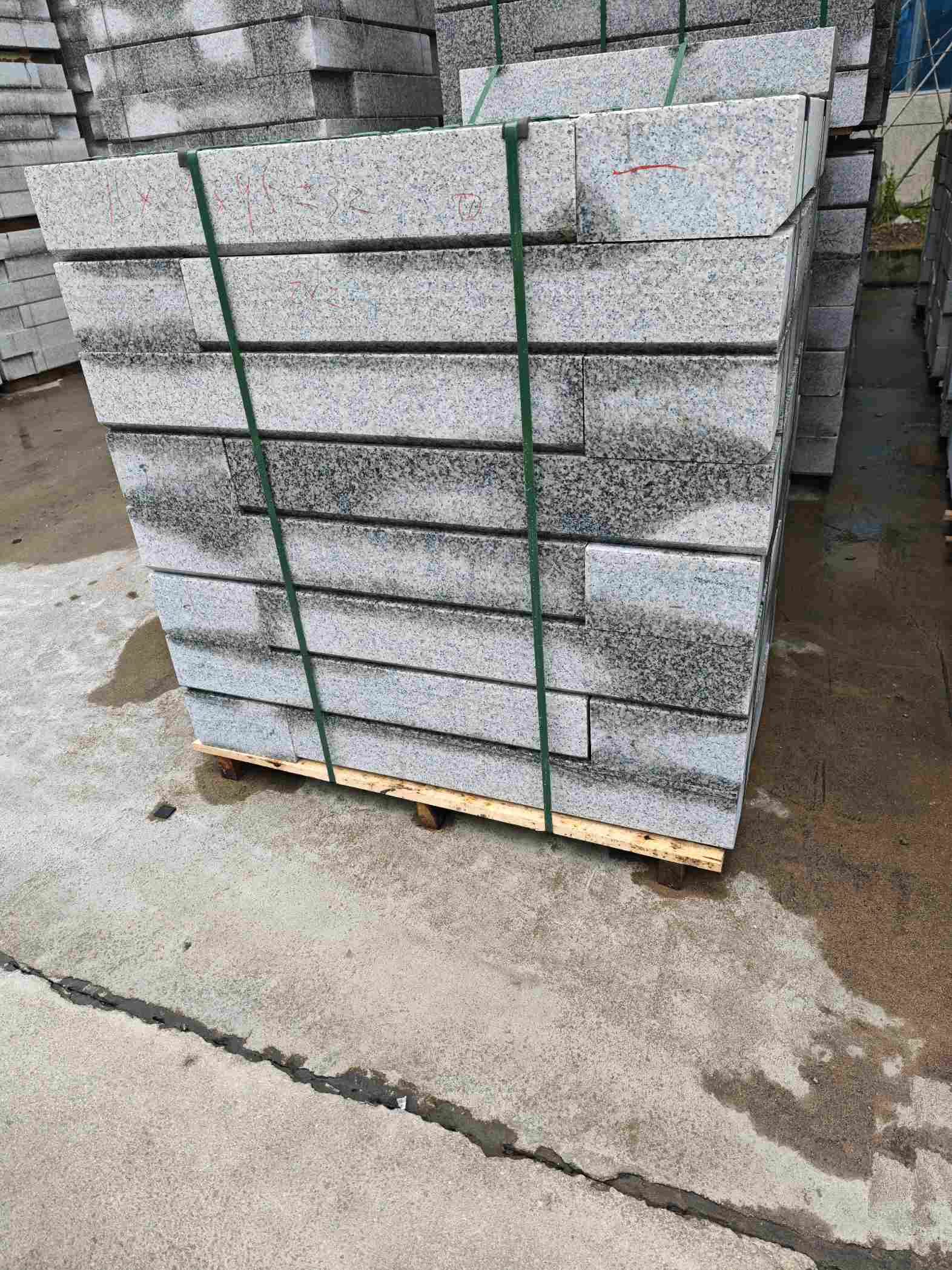 岳阳芙蓉白路牙石，马路牙子