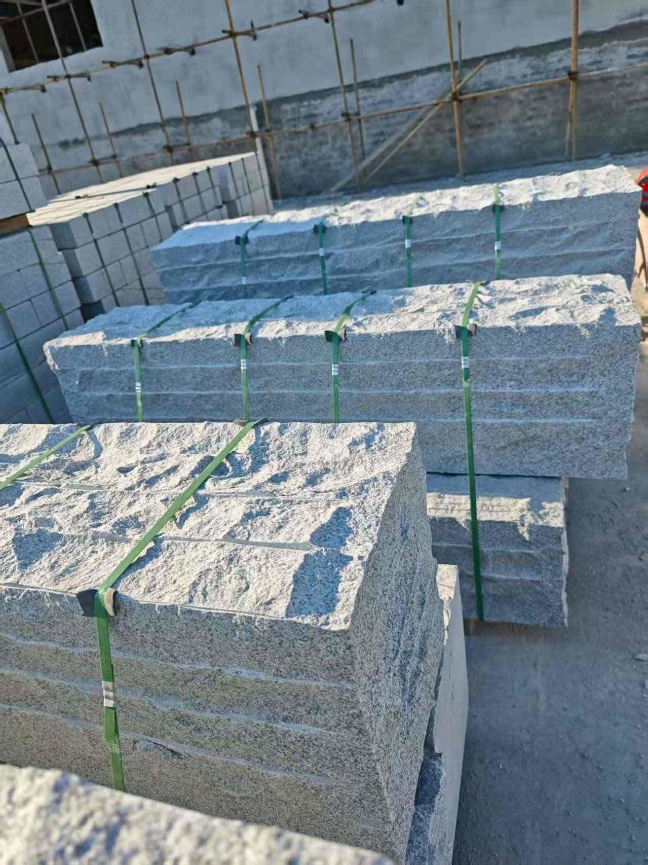 岳阳芝麻白自然面整石 坐凳