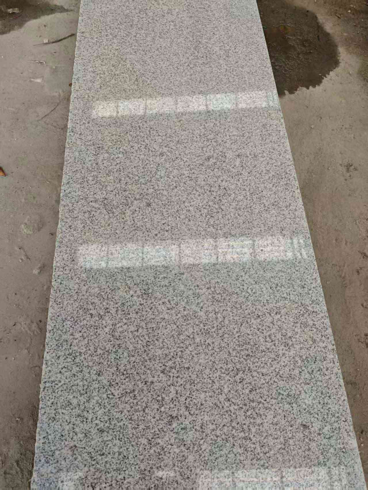 岳阳芝麻白光面毛板